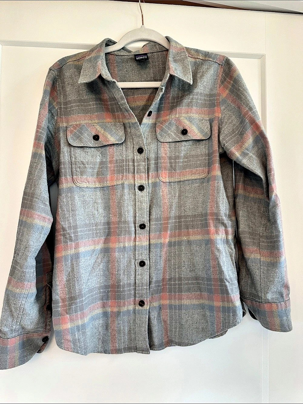 Patagonia Women'Small Long-Sleeved Fjord Flannel Shirt Gray & Pink Small